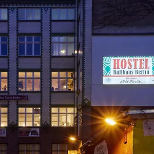 Ballhaus Хостел